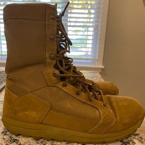 Danner Tachyon 8” Boots - Color Coyote - Men’s Size 9 - Like New Condition